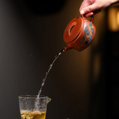 Yixing Zisha Teapot [Shanshui Hanwa] (Hong Jiang Po Ni – 220ml)