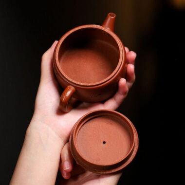 Yixing Zisha Teapot [Shanshui Hanwa] (Hong Jiang Po Ni – 220ml)