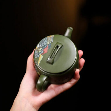 Yixing Zisha Teapot [Shanshui Hanwa] (Lu Ni – 250ml)