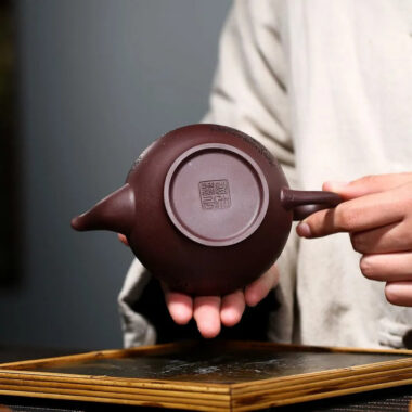Yixing Zisha Teapot [Shanshui Xiao Ying] (Zi Ni – 290ml)
