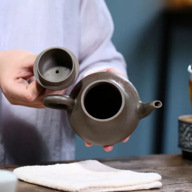 Yixing Zisha Teapot [Shen Deng Yu Hu] (Xue Ke Qing Duan Ni – 310ml)