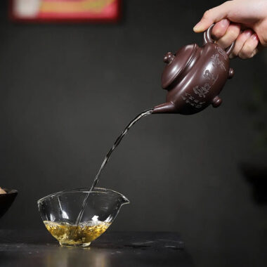 Yixing Zisha Teapot [Shuiping Tripod] (Zi Zhu Ni – 300ml)