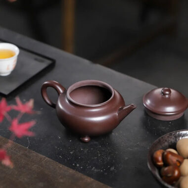 Yixing Zisha Teapot [Shuiping Tripod] (Zi Zhu Ni – 300ml)