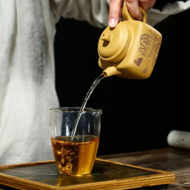 Yixing Zisha Teapot [Sifang Dezhong] (Huangjin Duan Ni – 220ml)