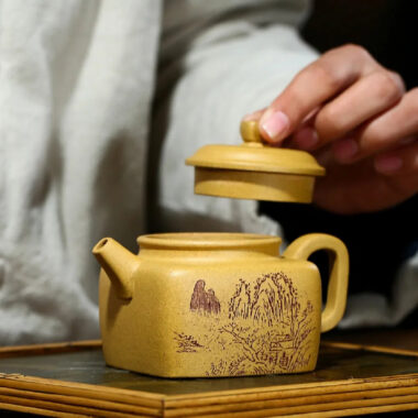 Yixing Zisha Teapot [Sifang Dezhong] (Huangjin Duan Ni – 220ml)