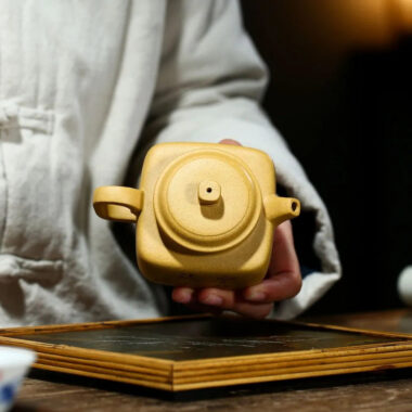 Yixing Zisha Teapot [Sifang Dezhong] (Huangjin Duan Ni – 220ml)