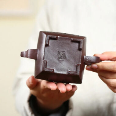 Yixing Zisha Teapot [Sifang Xiangrui] (Di Cao Qing – 270ml)