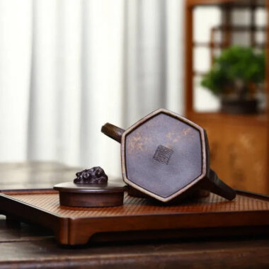 Yixing Zisha Teapot [Taihu Stone Fang Yuan] (Duan Ni Firewood Firing – 300ml)