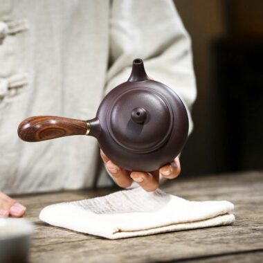 Yixing Zisha Teapot [Tang Yu Side Handle Pot]  (Zi Ni – 220ml)
