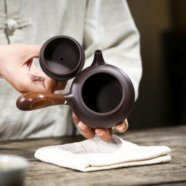 Yixing Zisha Teapot [Tang Yu Side Handle Pot]  (Zi Ni – 220ml)