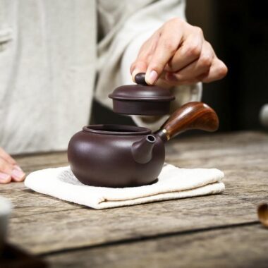 Yixing Zisha Teapot [Tang Yu Side Handle Pot]  (Zi Ni – 220ml)