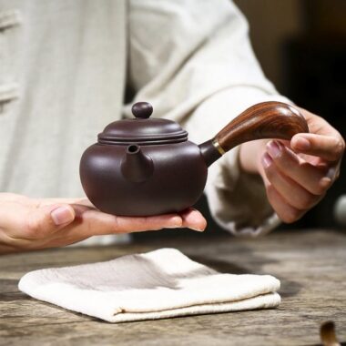 Yixing Zisha Teapot [Tang Yu Side Handle Pot]  (Zi Ni – 220ml)