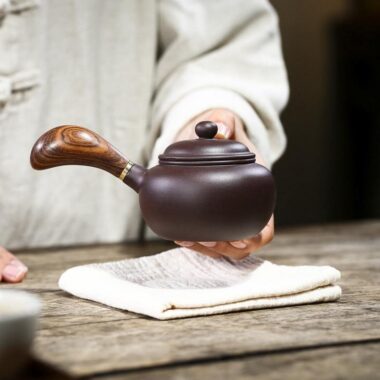 Yixing Zisha Teapot [Tang Yu Side Handle Pot]  (Zi Ni – 220ml)