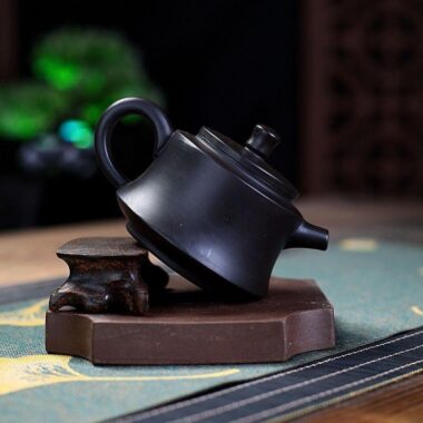 Yixing Zisha Teapot [The Universe] (Hei Zhu Ni – 150ml)