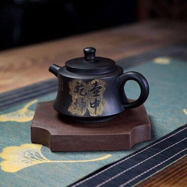 Yixing Zisha Teapot [The Universe] (Hei Zhu Ni – 150ml)