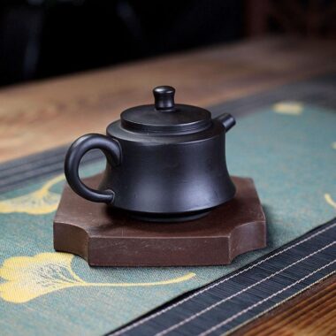 Yixing Zisha Teapot [The Universe] (Hei Zhu Ni – 150ml)