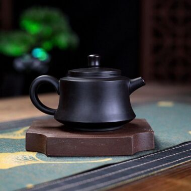Yixing Zisha Teapot [The Universe] (Hei Zhu Ni – 150ml)