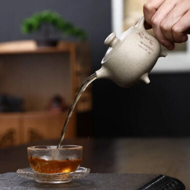 Yixing Zisha Teapot [Three Legs Tripod] (Bai Duan Ni – 160ml)