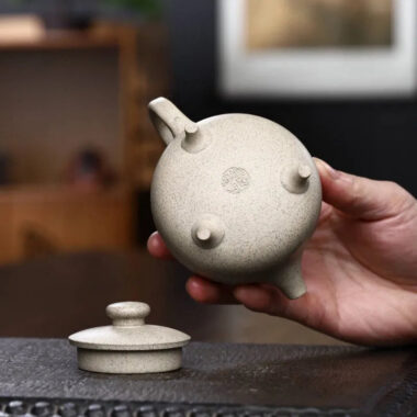 Yixing Zisha Teapot [Three Legs Tripod] (Bai Duan Ni – 160ml)