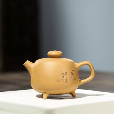 Yixing Zisha Teapot [Three Legs Tripod] (Huangjin Duan Ni – 190ml)