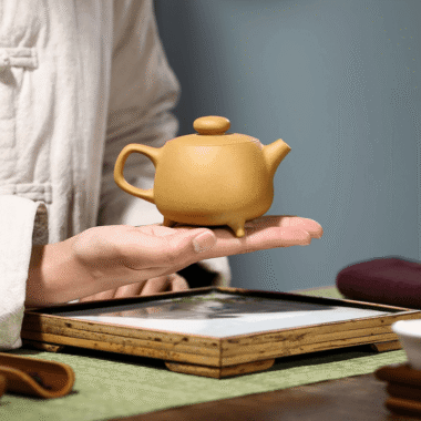Yixing Zisha Teapot [Three Legs Tripod] (Huangjin Duan Ni – 190ml)