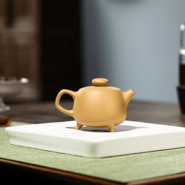 Yixing Zisha Teapot [Three Legs Tripod] (Huangjin Duan Ni – 190ml)