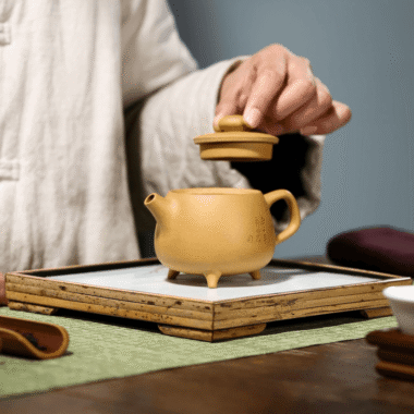 Yixing Zisha Teapot [Three Legs Tripod] (Huangjin Duan Ni – 190ml)