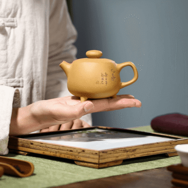 Yixing Zisha Teapot [Three Legs Tripod] (Huangjin Duan Ni – 190ml)