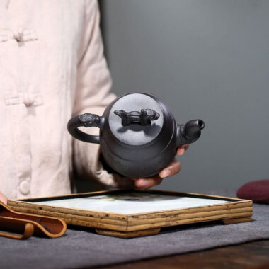 Yixing Zisha Teapot [Xiangrui] (Hei Ni – 420ml)