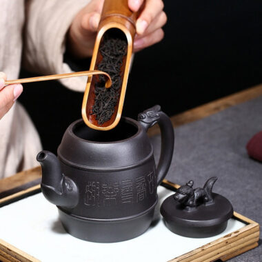 Yixing Zisha Teapot [Xiangrui] (Hei Ni – 420ml)