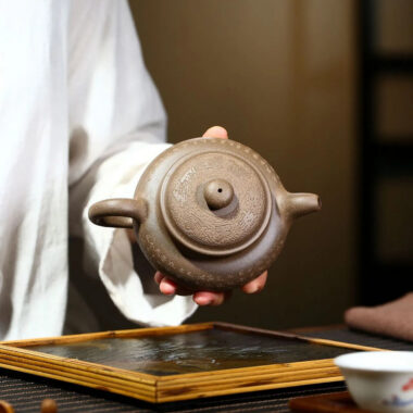 Yixing Zisha Teapot [Xinjing Fanggu] (Duan Ni – 280ml)
