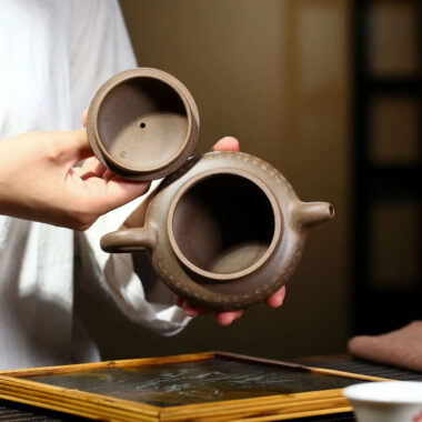 Yixing Zisha Teapot [Xinjing Fanggu] (Duan Ni – 280ml)