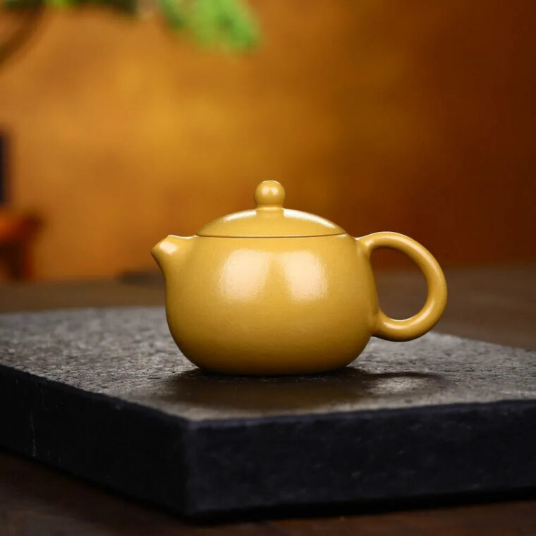 Yixing Zisha Teapot [Xishi Pot] (Huangjin Zhu Ni – 150ml)