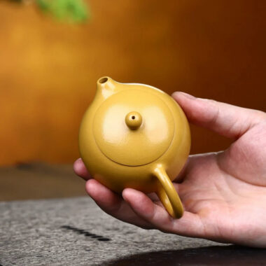 Yixing Zisha Teapot [Xishi Pot] (Huangjin Zhu Ni – 150ml)