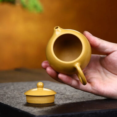 Yixing Zisha Teapot [Xishi Pot] (Huangjin Zhu Ni – 150ml)