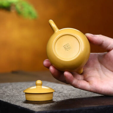 Yixing Zisha Teapot [Xishi Pot] (Huangjin Zhu Ni – 150ml)