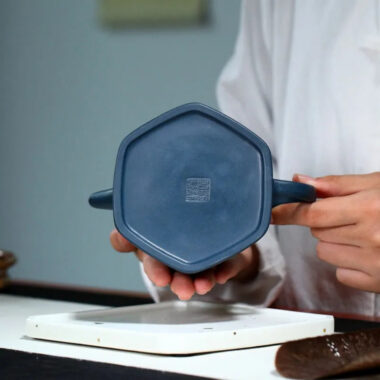 Yixing Zisha Teapot [Yangshen Liufang] (Tian Qing Ni -370ml)