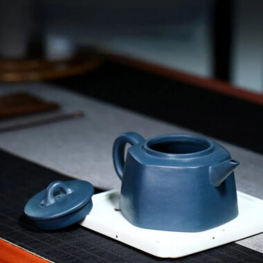 Yixing Zisha Teapot [Yangshen Liufang] (Tian Qing Ni -370ml)