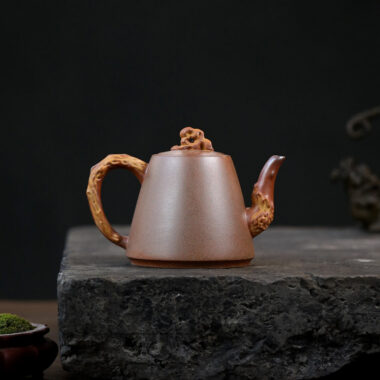 Yixing Zisha Teapot [Yunhai Song Tao] (High Temperature Duan Ni – 255ml)