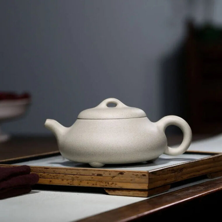 YixingZisha Teapot [Hantang Shi Piao] (Bai Duan Ni – 300ml)