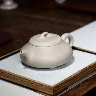 YixingZisha Teapot [Hantang Shi Piao] (Bai Duan Ni – 300ml)
