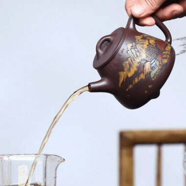Full Handmade Yixing Zisha Shanshui Color Painted Teapot [Gao Shi Piao] (Lao Zi Ni – 290ml)