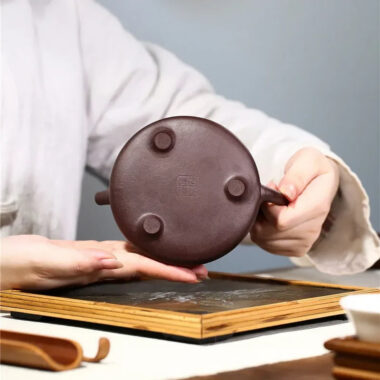 Full Handmade Yixing Zisha Shanshui Color Painted Teapot [Ziye Shi Piao] (Lao Zi Ni – 300ml)