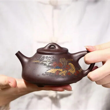 Full Handmade Yixing Zisha Shanshui Color Painted Teapot [Ziye Shi Piao] (Lao Zi Ni – 300ml)