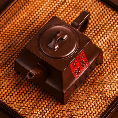 Full Handmade Yixing Zisha Teapot [An Xiang Fudong] (Zi Ni – 280ml)