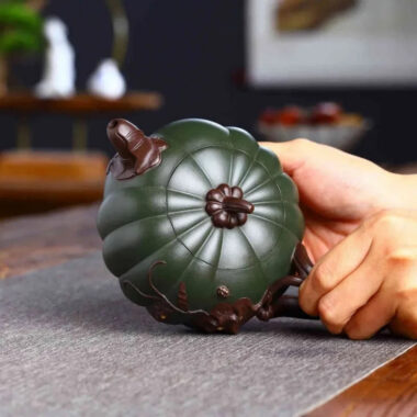 Full Handmade Yixing Zisha Teapot [Bi-color Pumpkin Pot] (Lu Ni/Hong Ni – 380ml)