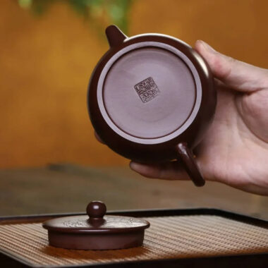 Full Handmade Yixing Zisha Teapot [Bian Gu Pot] (Zi Ni – 200ml)