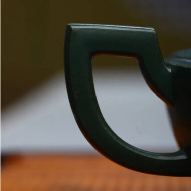 Full Handmade Yixing Zisha Teapot [Chan Cha Yiwei] (Feicui Lu Ni – 310ml)