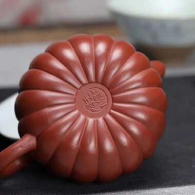 Full Handmade Yixing Zisha Teapot [Chrysanthemum Bud Pot] (Zao Hong Ni – 160ml)