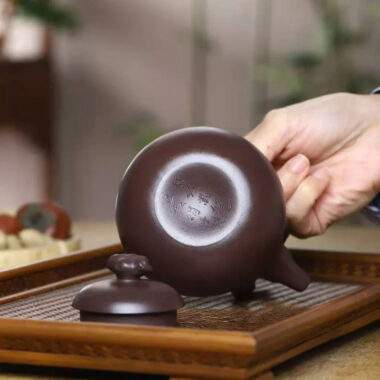 Full Handmade Yixing Zisha Teapot [Dong Po Tiliang Pot] Plain Smooth (Lao Zi Ni – 240ml)